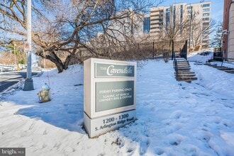 1200 S Arlington Ridge Rd, Unit 714 in Arlington, VA - Foto de edificio - Building Photo