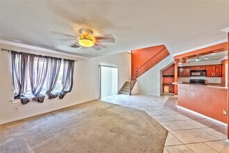 1076 Carson Run St in Henderson, NV - Foto de edificio - Building Photo