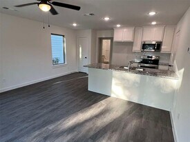 2430 S Fannin Ave in Denison, TX - Building Photo