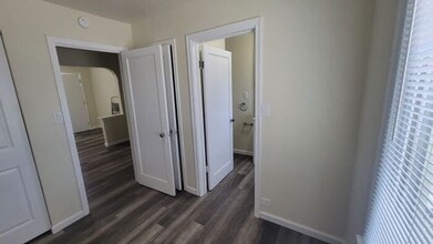 827 Sullivan Ln in Sparks, NV - Building Photo - Building Photo
