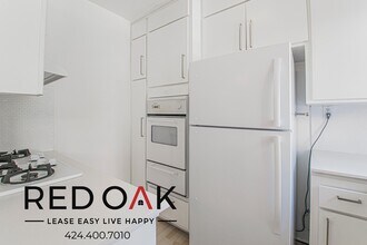 1327 Laurel Ave in West Hollywood, CA - Foto de edificio - Building Photo