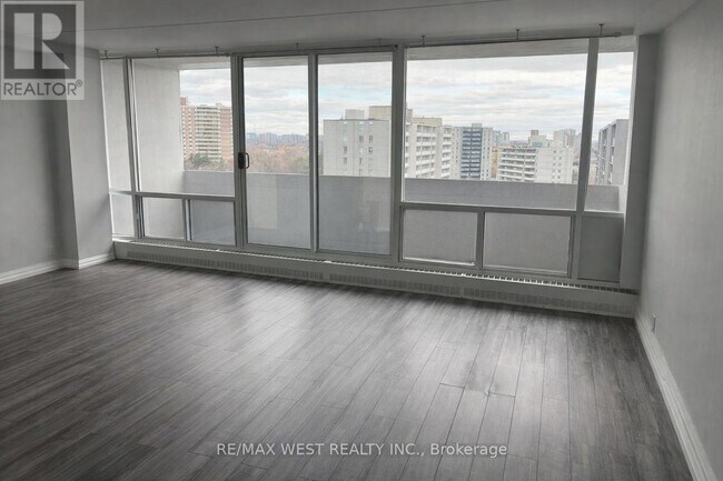 2 Glamorgan Ave in Toronto, ON - Building Photo - Building Photo