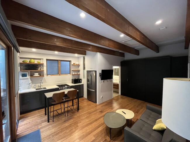 367 Huntley Dr, Unit Guest House