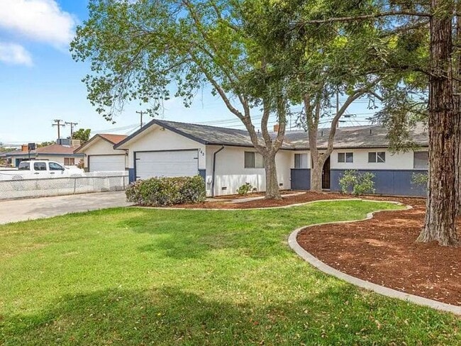 740 S Whitney St in Tulare, CA - Building Photo - Building Photo