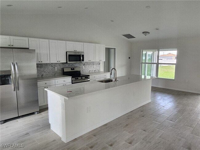 324 Wilmington Pkwy in Cape Coral, FL - Building Photo - Building Photo