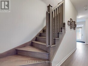 10 Snowberry Ln in Hamilton, ON - Building Photo - Building Photo