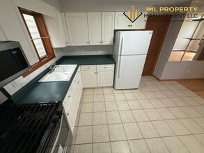 52 Pitman St, Unit 2W in Fall River, MA - Foto de edificio - Building Photo