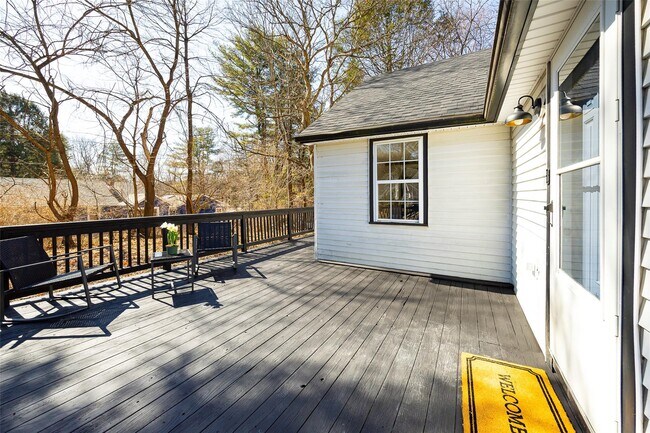 3 Holt Rd in Red Hook, NY - Building Photo - Building Photo