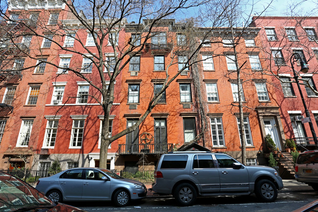 27 W 10th St in New York, NY - Foto de edificio - Building Photo