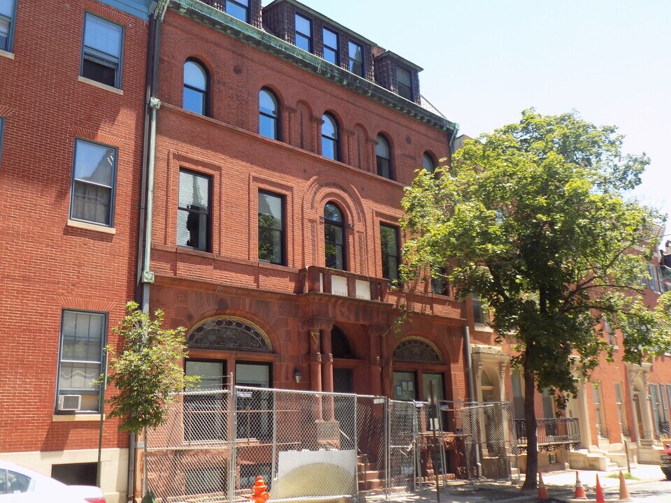 For Rent: Stylish Urban Living at 815 Park Ave in Baltimore, MD - Building Photo