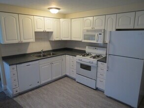 1526 River Bend Rd in Columbus, OH - Foto de edificio - Building Photo