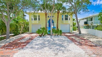 1296 Grand Canal Dr in Naples, FL - Building Photo - Building Photo