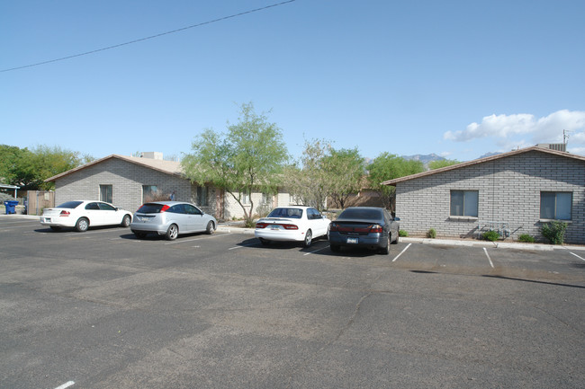 5739-5751 E Pima St in Tucson, AZ - Building Photo - Building Photo