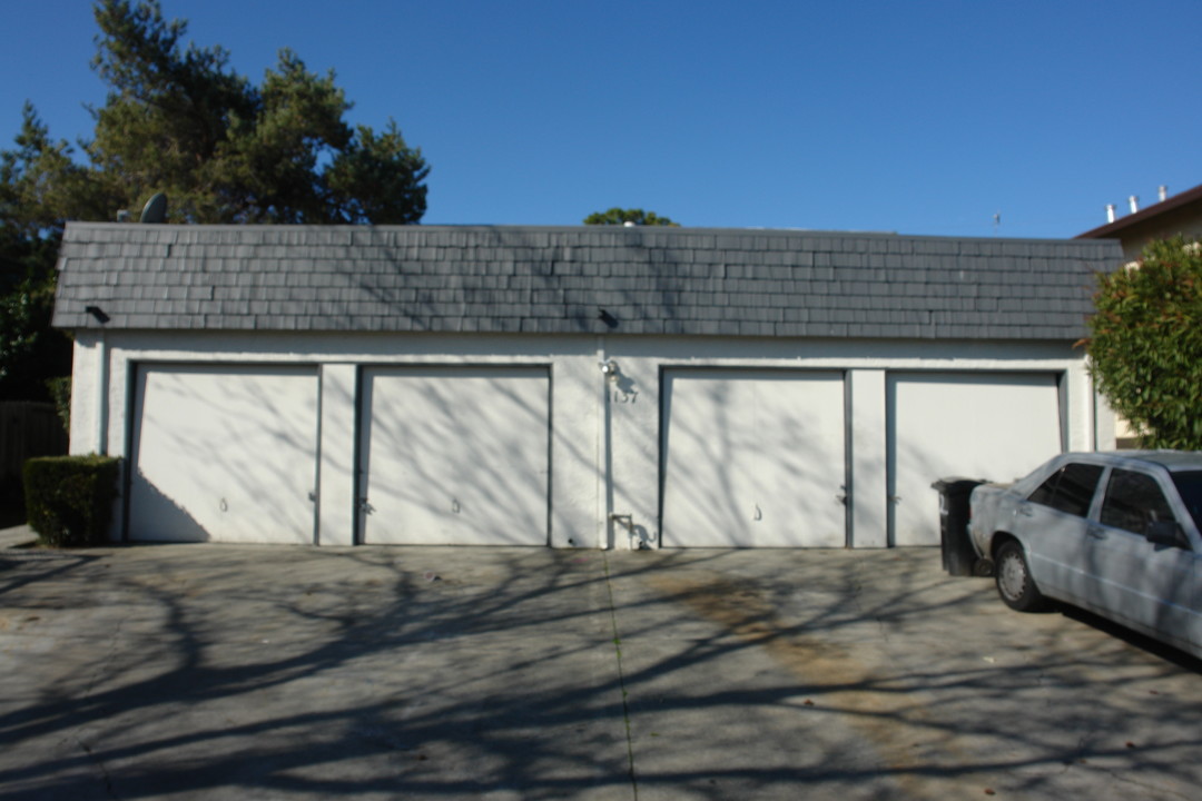 1137 Oakmont Dr in San Jose, CA - Building Photo