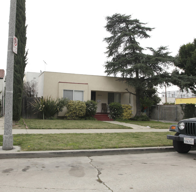 852 June St in Los Angeles, CA - Foto de edificio - Building Photo