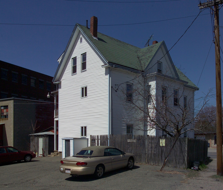 304 Whittenton St in Taunton, MA - Building Photo