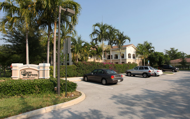 Village Green in Coral Springs, FL - Foto de edificio - Building Photo