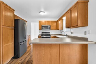 506 E Tomaras Ave in Savoy, IL - Building Photo - Building Photo