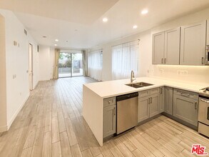 6001 Carlton Way in Los Angeles, CA - Building Photo - Building Photo