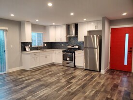 7719-7723 Nestle Ave in Reseda, CA - Building Photo