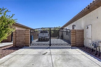 7286 Mt Kearsarge St in Las Vegas, NV - Building Photo - Building Photo