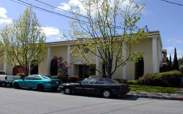 1442 Gordon Apartments in Redwood City, CA - Foto de edificio - Building Photo