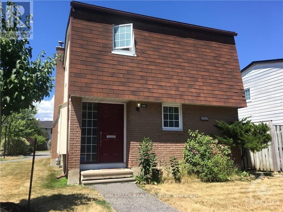 651-651 Trelawny Private in Ottawa, ON - Building Photo