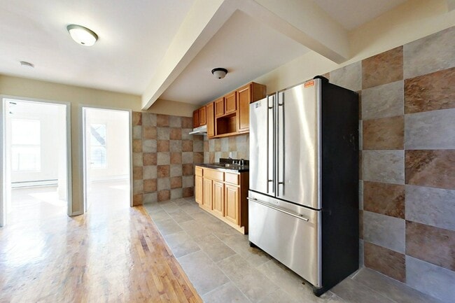 106 Rockaway Ave, Unit 2 in Brooklyn, NY - Building Photo - Building Photo