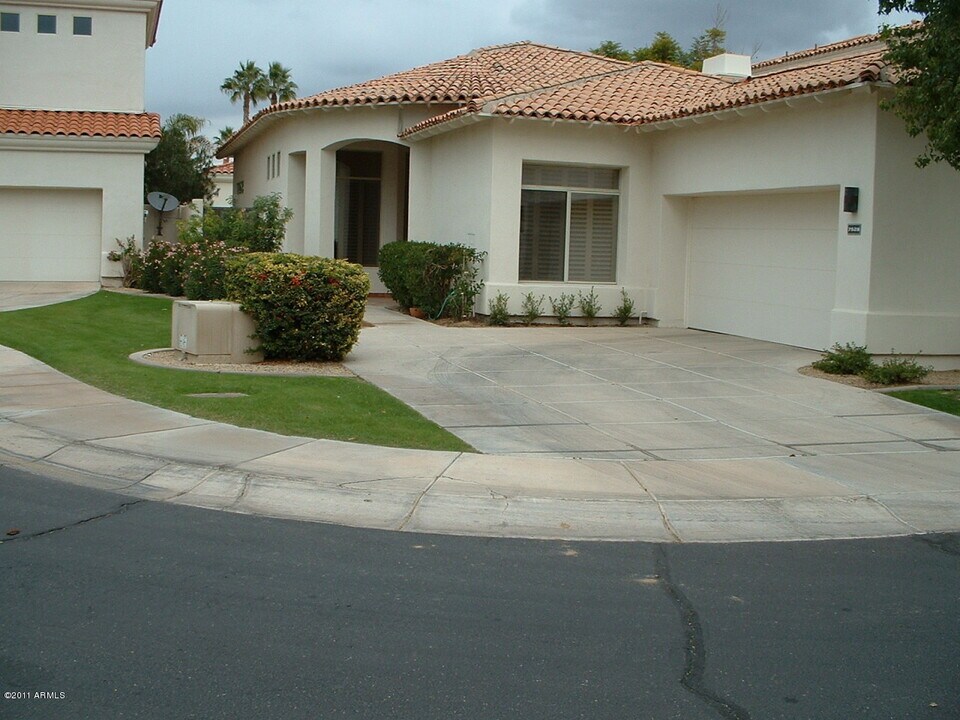 7528 E McLellan Ln in Scottsdale, AZ - Building Photo