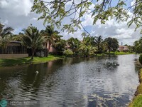 7379 Santa Monica Dr in Margate, FL - Foto de edificio - Building Photo