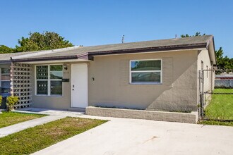 4110 NW 39th Ave in Fort Lauderdale, FL - Foto de edificio - Building Photo