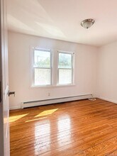 122 Combs Ave in Woodmere, NY - Building Photo - Building Photo