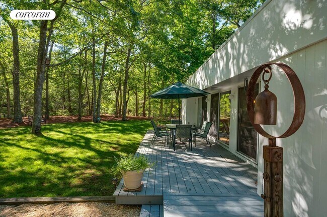 49 Diane Dr in East Hampton, NY - Building Photo - Building Photo