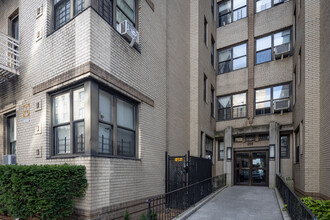 265-273 Cabrini Blvd in New York, NY - Building Photo - Building Photo