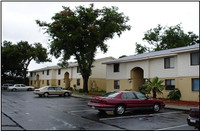 Harbour Court in Haines City, FL - Foto de edificio - Building Photo