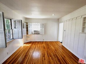 10360 1/2 Ashton Ave in Los Angeles, CA - Building Photo - Building Photo