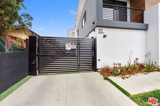 853 N June St, Unit 853 in Los Angeles, CA - Building Photo - Building Photo