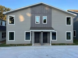 2430-2428 S Fannin Ave in Denison, TX - Building Photo