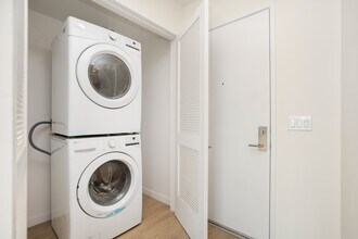 14629 W Erwin St in Van Nuys, CA - Building Photo - Building Photo