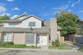 7515 Oak Chase in San Antonio, TX - Building Photo - Building Photo