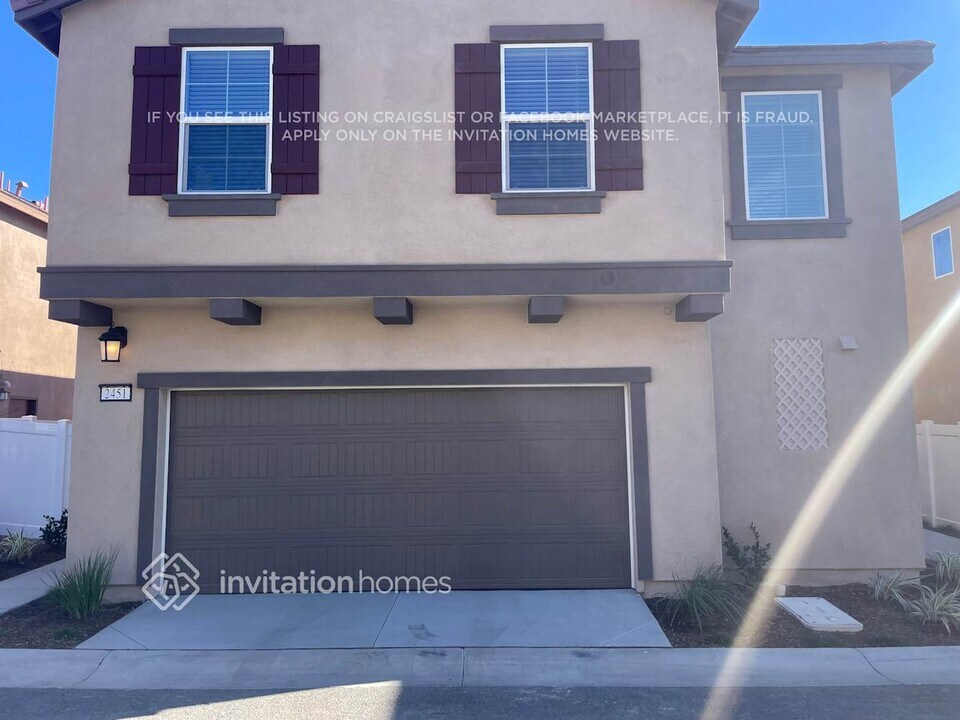 2451 Gunner Ridge Way in Rialto, CA - Building Photo