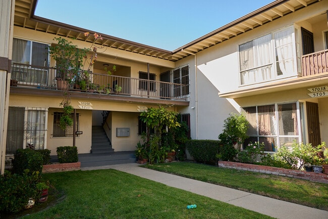 5707 Clemson St, Unit 5707 in Los Angeles, CA - Building Photo - Building Photo