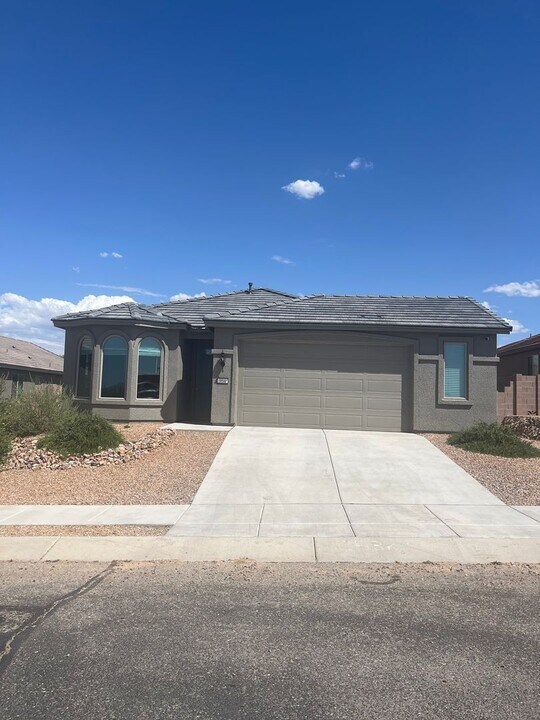 954 S Stalactites Cir in Benson, AZ - Building Photo