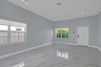 716 Juniper Ln in Weston, FL - Building Photo - Building Photo