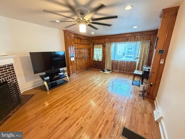 1535 Willow St in Norristown, PA - Building Photo - Building Photo