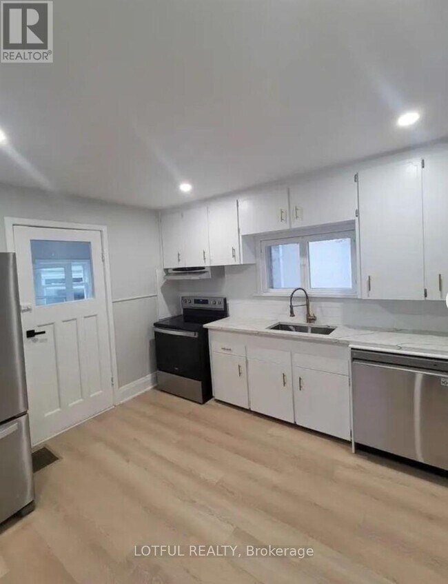 13 Pinehurst Ave in Ottawa, ON - Building Photo - Building Photo