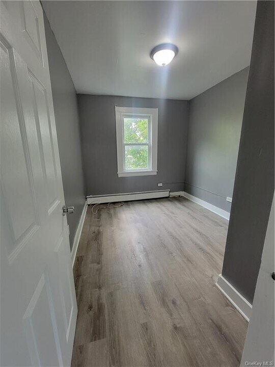 76 N Clinton St in Poughkeepsie, NY - Building Photo