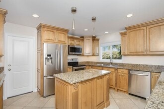 218 Highland St in Newport Beach, CA - Building Photo - Building Photo