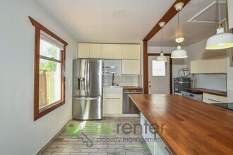 4840 25th Ave SW in Seattle, WA - Building Photo - Building Photo