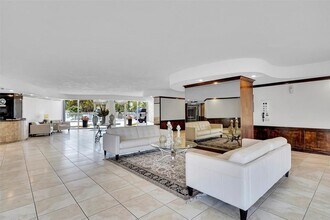 2841 N Ocean Blvd, Unit 1801 in Fort Lauderdale, FL - Foto de edificio - Building Photo